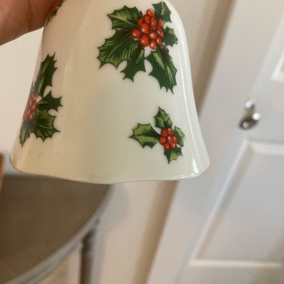 Vintage Festive Holiday Bell with Holly Design - Picture 4 of 5